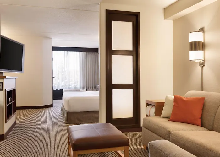 Hyatt Place Airport Hotel 3*